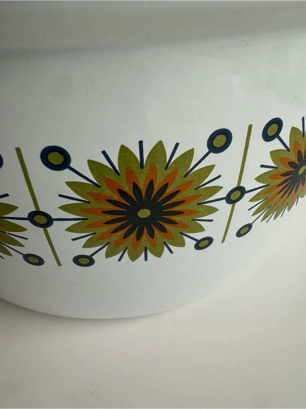 Vintage 60s White Green + Yellow Flower Universal Made in Austria Pot - lid